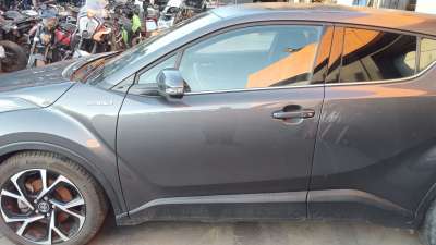 Recambio de puerta delantera izquierda para toyota c-hr 2016- hybrid active referencia OEM IAM 67002F4010  