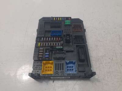 Recambio de caja reles / fusibles para opel corsa f 2019- 1.2 referencia OEM IAM 9830707680  