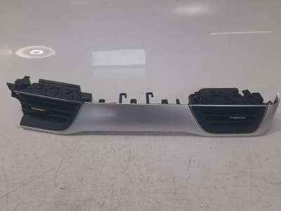 Recambio de aireador central para renault captur ii 2019- techno referencia OEM IAM 687605844R  