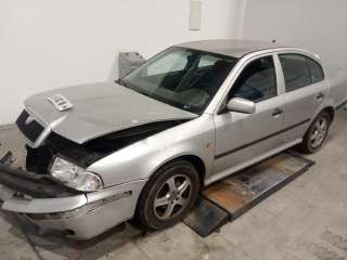 skoda octavia berlina (1u2) 1997-1998 del año 2000