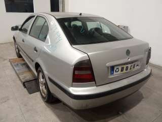 skoda octavia berlina (1u2) 1997-1998 del año 2000