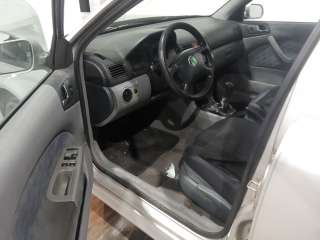skoda octavia berlina (1u2) 1997-1998 del año 2000