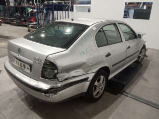 skoda octavia berlina (1u2) 1997-1998 del año 2000
