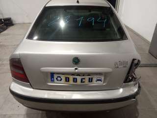 skoda octavia berlina (1u2) 1997-1998 del año 2000