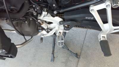 Recambio de estribera izquierda para bmw f 900 gs adventure - 895 cm3 referencia OEM IAM 46718393175  