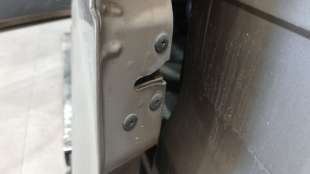 Recambio de cerradura puerta lateral izquierda para kia carnival ii (gq) 1999-2007 2.9 crdi referencia OEM IAM 0K53A73310B 0K53A