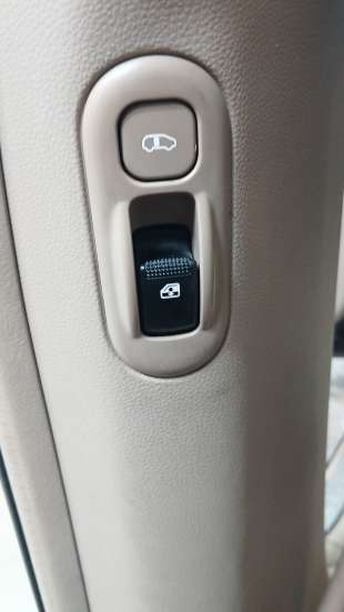Recambio de mando elevalunas trasero izquierdo para kia carnival / grand carnival iii (vq) 2005- 2.9 crdi referencia OEM IAM 935