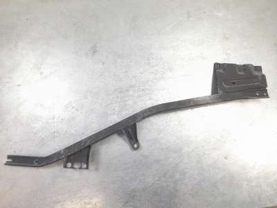 Recambio de travesaño inferior para ford mustang 2014- convertible gt referencia OEM IAM FR3B76102B56A  