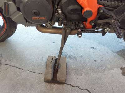 Recambio de caballete lateral para ktm super duke - 1290 super duke r referencia OEM IAM 6100302323333S  