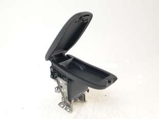 Recambio de apoyabrazos central para toyota yaris cross 2021-2022 hybrid fwd style referencia OEM IAM 58905K0020C1  