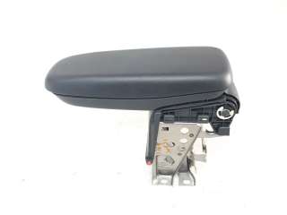 Recambio de apoyabrazos central para toyota yaris cross 2021-2022 hybrid fwd style referencia OEM IAM 58905K0020C1  