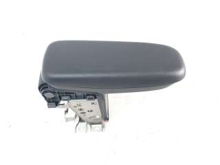 Recambio de apoyabrazos central para toyota yaris cross 2021-2022 hybrid fwd style referencia OEM IAM 58905K0020C1  