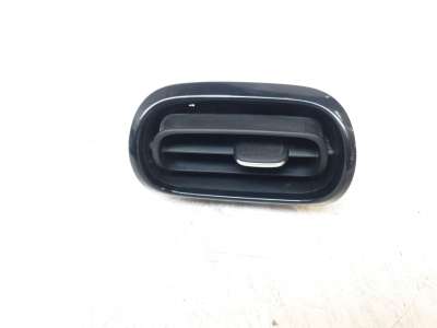 Recambio de aireador derecho para toyota yaris cross 2021-2022 hybrid fwd style referencia OEM IAM 55650K0050  