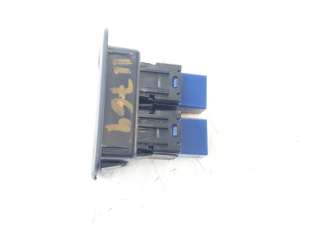 Recambio de interruptor para toyota yaris cross 2021-2022 hybrid fwd style referencia OEM IAM 692900D010  