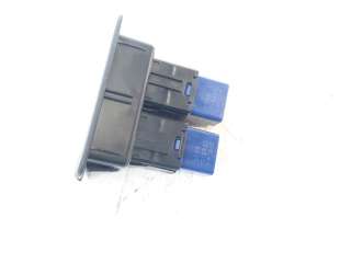 Recambio de interruptor para toyota yaris cross 2021-2022 hybrid fwd style referencia OEM IAM 692900D010  