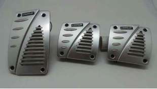 PEDAL ACELERADOR ACCESORIO UNIVERSAL - 1052252 / 8711293043668 - JUEGO DE 3 CUBREPEDALES METALICO . NUEVO. PEDALSET METAL 3 UNIT