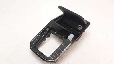 CENICERO VOLKSWAGEN GOLF VII SPORTSVAN  - M.1015108 / 517863284A