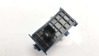 MANDO ELEVALUNAS TRASERO DERECHO TOYOTA VERSO  - M.1148100 / 848100F030