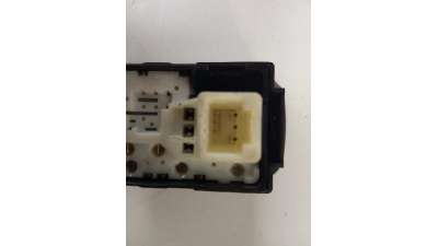MANDO ELEVALUNAS TRASERO IZQUIERDO TOYOTA AURIS  - M.647528 / 192801