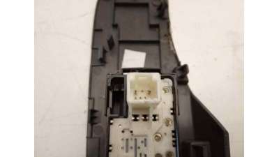 MANDO ELEVALUNAS DELANTERO DERECHO TOYOTA AURIS  - M.647764 / MANDO ELEVALUNAS DELANTERO DERECHO