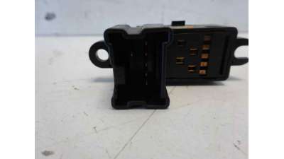 MANDO ELEVALUNAS TRASERO DERECHO NISSAN NAVARA PICK-UP  - M.663024 / MANDO ELEVALUNAS TRASERO DERECHO