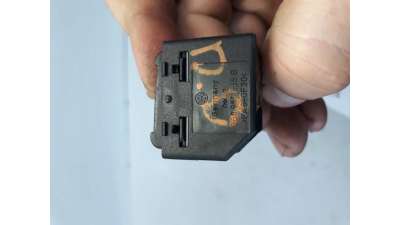 MANDO ELEVALUNAS DELANTERO DERECHO VOLKSWAGEN GOLF IV BERLINA  - M.691352 / 3B0959855B