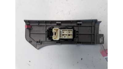 MANDO ELEVALUNAS DELANTERO DERECHO TOYOTA YARIS  - M.697705 / MANDO ELEVALUNAS DELANTERO DERECHO