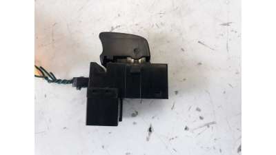 MANDO ELEVALUNAS DELANTERO DERECHO NISSAN PRIMERA BERLINA  - M.714168 / 25411AV600