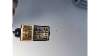 MANDO ELEVALUNAS DELANTERO DERECHO KIA CERATO  - M.715528 / 935782D000
