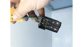 MANDO ELEVALUNAS DELANTERO DERECHO KIA RIO  - M.715533 / 935811G000