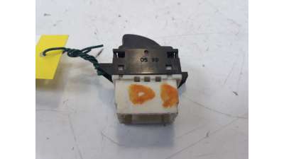 MANDO ELEVALUNAS DELANTERO DERECHO RENAULT LAGUNA  - M.716137 / 7700417484