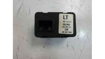MANDO ELEVALUNAS DELANTERO IZQUIERDO OPEL CORSA C  - M.716720 / 90561088