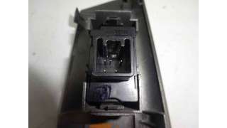 MANDO ELEVALUNAS DELANTERO DERECHO TOYOTA COROLLA FAMILIAR  - M.747046 / 84080102341BQ