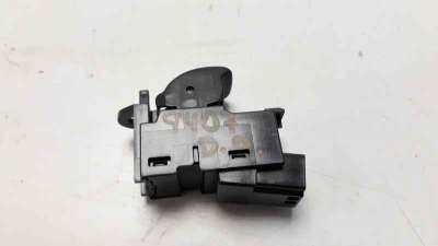 MANDO ELEVALUNAS DELANTERO DERECHO VOLVO V40  - M.768740 / 31394840