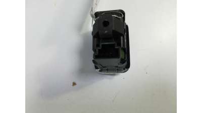 MANDO ELEVALUNAS TRASERO IZQUIERDO MERCEDES CLASE CLA  - M.770095 / A2049058102