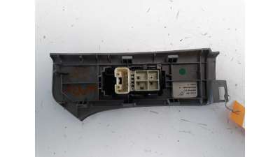 MANDO ELEVALUNAS DELANTERO DERECHO TOYOTA YARIS  - M.771239 / 742310D090
