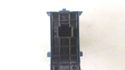 MANDO ELEVALUNAS DELANTERO DERECHO TOYOTA AVENSIS  - M.776103 / 8481005070