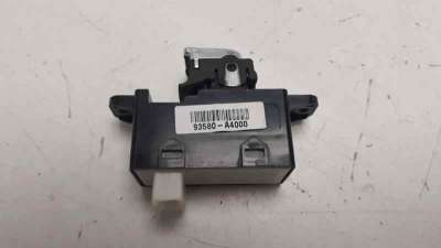 MANDO ELEVALUNAS TRASERO DERECHO KIA CARENS  - M.819109 / 93580A4000CA