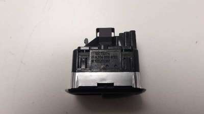 MANDO ELEVALUNAS TRASERO IZQUIERDO MERCEDES CLASE CLA  - M.822581 / A2049058102