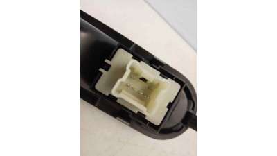 MANDO ELEVALUNAS DELANTERO DERECHO RENAULT TWINGO III  - M.831150 / 809603714R
