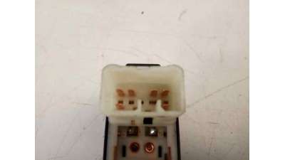 MANDO ELEVALUNAS TRASERO IZQUIERDO SSANGYONG REXTON W  - M.884769 / 202008279