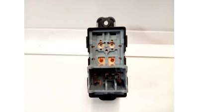 MANDO ELEVALUNAS DELANTERO DERECHO SSANGYONG TIVOLI  - M.901938 / 8585035000