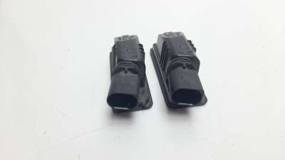 PILOTO MATRICULA VOLKSWAGEN GOLF VII LIM.  - M.1075660 / 1K8943021