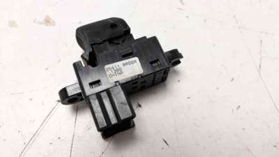 MANDO ELEVALUNAS DELANTERO DERECHO NISSAN QASHQAI  - M.920704 / 25411BR00A