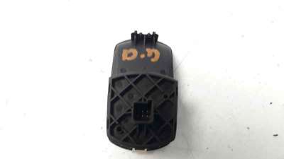 MANDO ELEVALUNAS DELANTERO DERECHO OPEL CORSA E  - M.937589 / 13430018