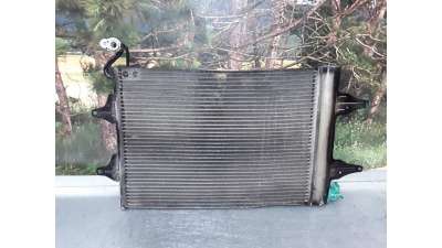 CONDENSADOR / RADIADOR AIRE ACONDICIONADO VOLKSWAGEN POLO 1.4 16V (75 CV) DE 2001 - D.1863221 / 6Q0820411H