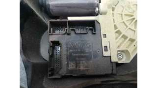 ELEVALUNAS DELANTERO DERECHO SEAT LEON 1.6 TDI (105 CV) DE 2009 - D.2491478 / 1T0959702AC