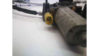 ELEVALUNAS DELANTERO DERECHO RENAULT CLIO II FASE I 1.6 (90 CV) DE 1998 - D.2513606 / 7701207255