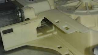 ELEVALUNAS DELANTERO IZQUIERDO FORD FOCUS BERLINA 1.6 TDCi (109 CV) DE 2004 - D.2549735 / 984570124