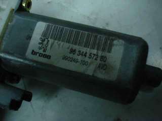 ELEVALUNAS DELANTERO DERECHO PEUGEOT 307 2.0 HDi (90 CV) DE 2001 - D.2881536 / 9221K0
